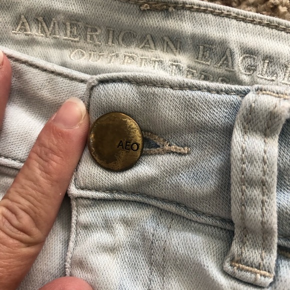 American Eagle Outfitters distressed jean shorts - Picture 2 of 8
